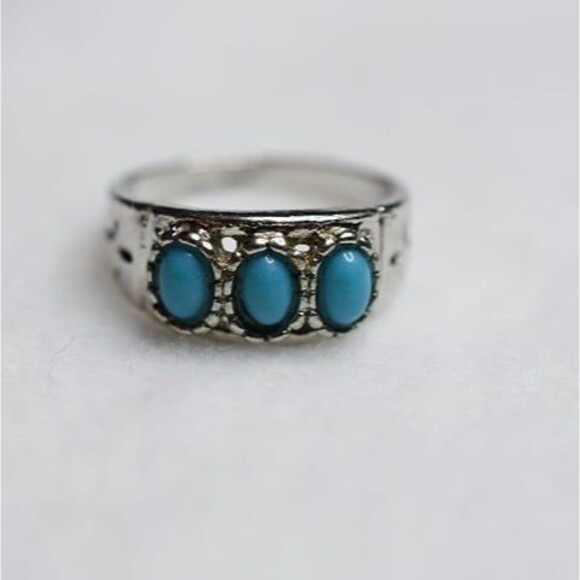 Southwestern Chic Faux Turquoise Silver Tone Size 7 Casual Unisex Ring - Picture 2 of 3